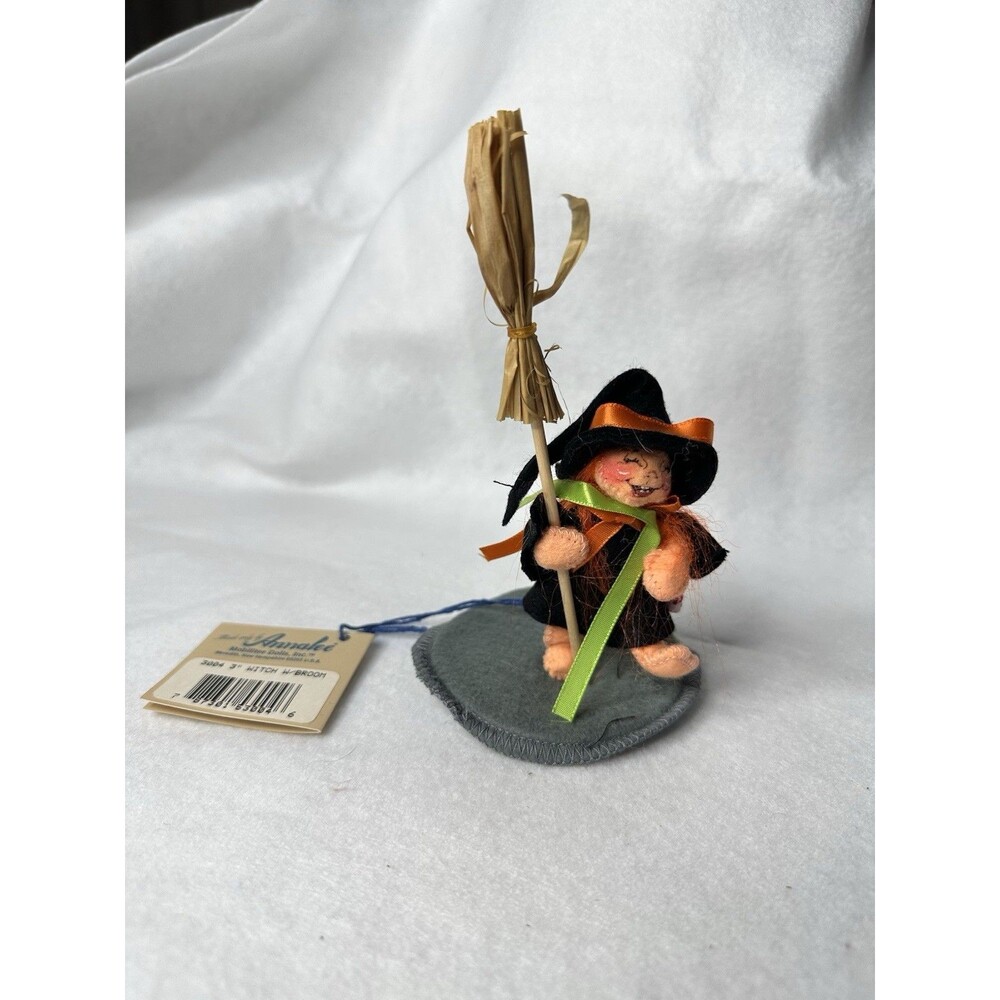 Vtg 1995 Annalee Dolls Halloween 3" Witch Kid with Broom #3004 NWT Grey Base